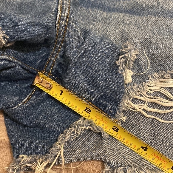 Levis Ribcage Shorts - Picture 13 of 15